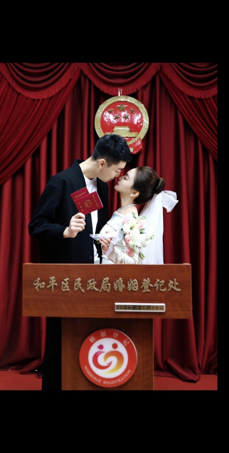 恭喜！俞泽辰今天与女友正式领证结婚